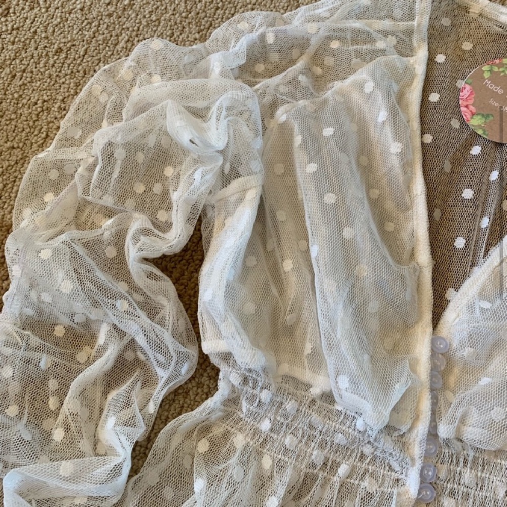 🌿One Left !Sweetest Polka Dot Gauze Blouse - Picture 4 of 6